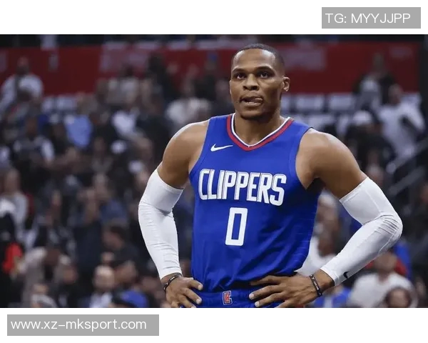 布克称赞吉莱斯皮影响力显著威少防守表现出色训练刻苦 布克称赞吉莱斯皮影响力显著威少防守表现出色训练刻苦